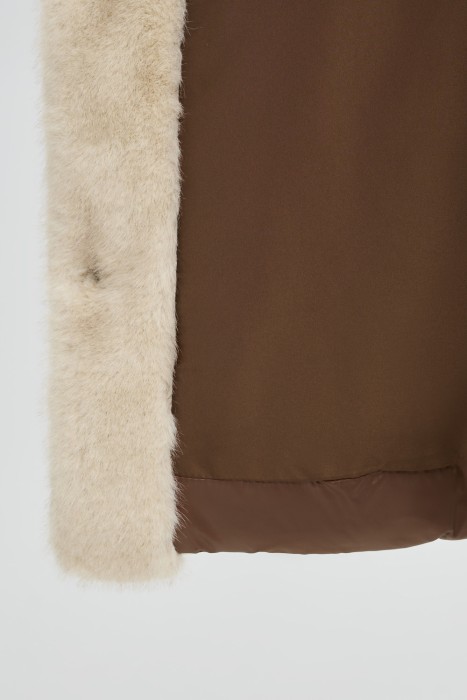 зимнее пальто с меховой отделкой из россии вид сбоку