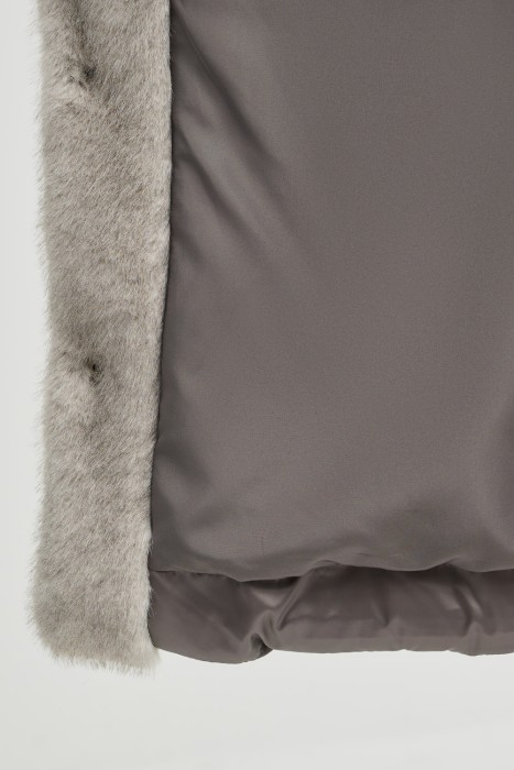 зимнее пальто с меховой отделкой из россии вид сбоку