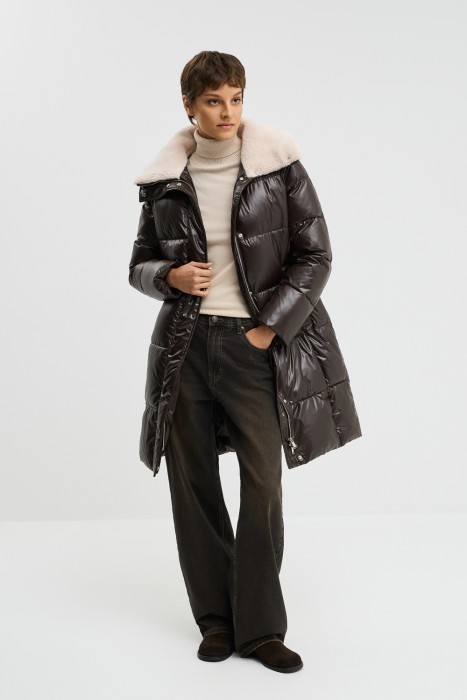 зимнее пальто с меховой отделкой от бренда снежная королева вид слева