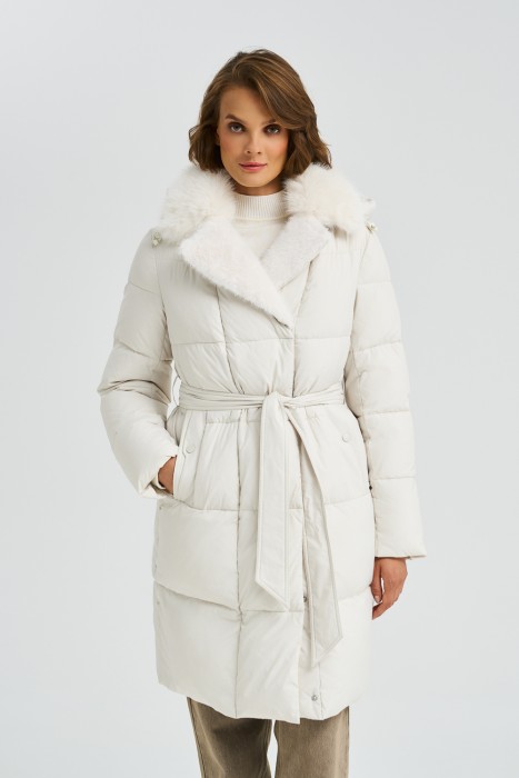 зимнее пальто с меховой отделкой от бренда снежная королева вид слева