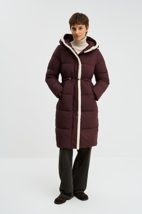 зимнее пальто с меховой отделкой от бренда снежная королева вид слева