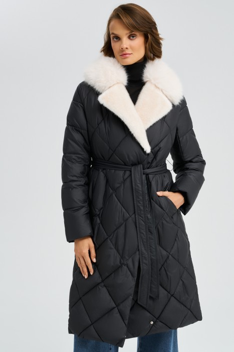 зимнее пальто с меховой отделкой от бренда снежная королева вид слева