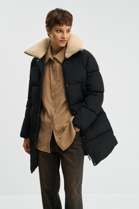 зимнее пальто с меховой отделкой от бренда снежная королева вид слева