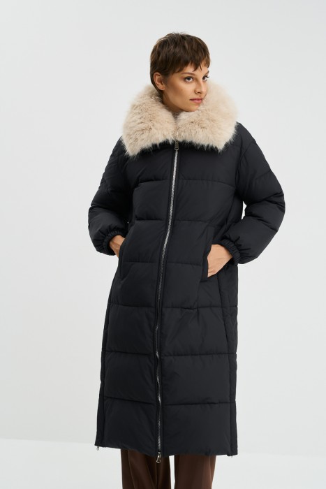 зимнее пальто с меховой отделкой от бренда снежная королева вид слева