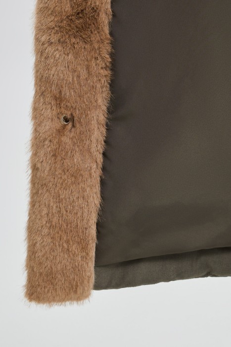 зимнее пальто с меховой отделкой из россии вид сбоку
