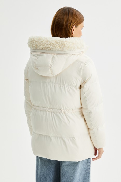 зимнее пальто с меховой отделкой по цене 11820 руб вид справа