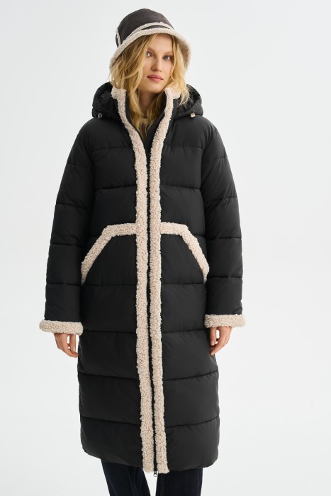 зимнее пальто с меховой отделкой от бренда снежная королева вид слева