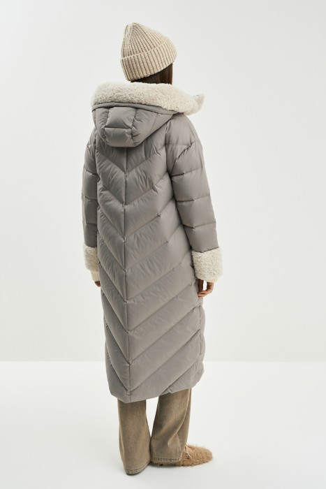 зимнее пальто с меховой отделкой по цене 6760 руб вид справа