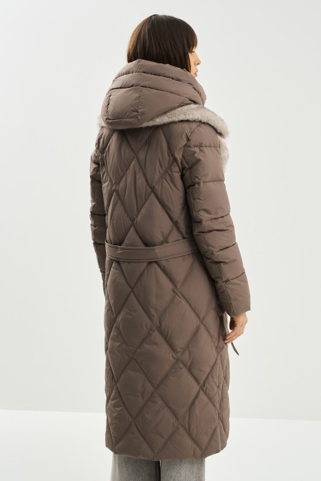 зимнее пальто с меховой отделкой по цене 13370 руб вид справа