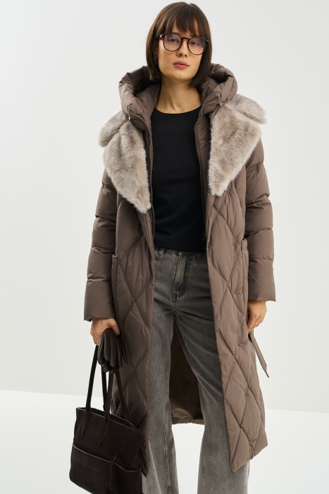 зимнее пальто с меховой отделкой из россии вид сбоку