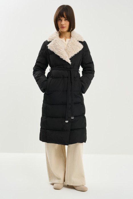 зимнее пальто с меховой отделкой от бренда снежная королева вид слева