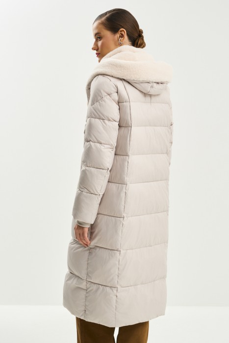 зимнее пальто с меховой отделкой по цене 9780 руб вид справа