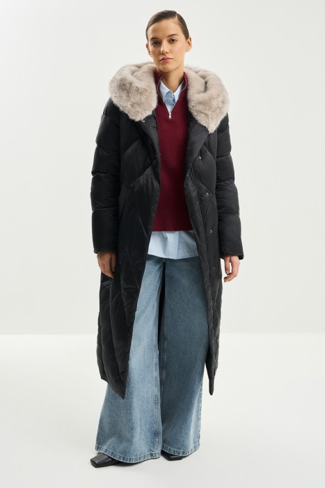 зимнее пальто с меховой отделкой из россии вид сбоку