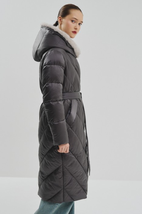 зимнее пальто с меховой отделкой по цене 15080 руб вид справа