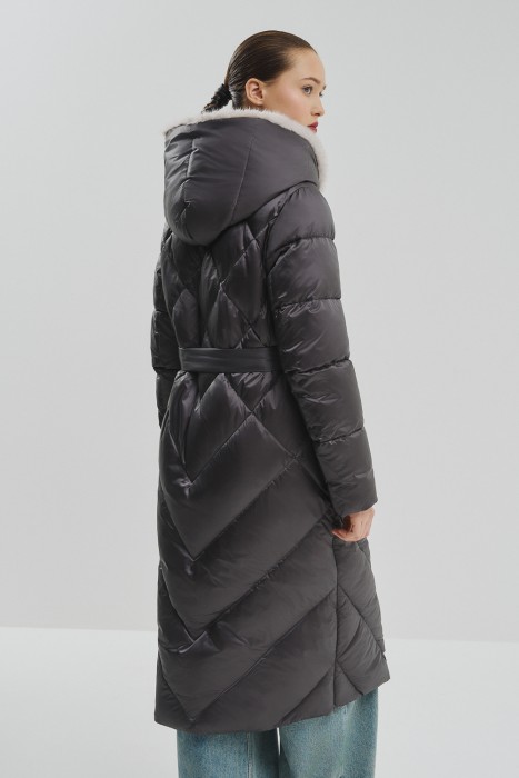 зимнее пальто с меховой отделкой из россии вид сбоку