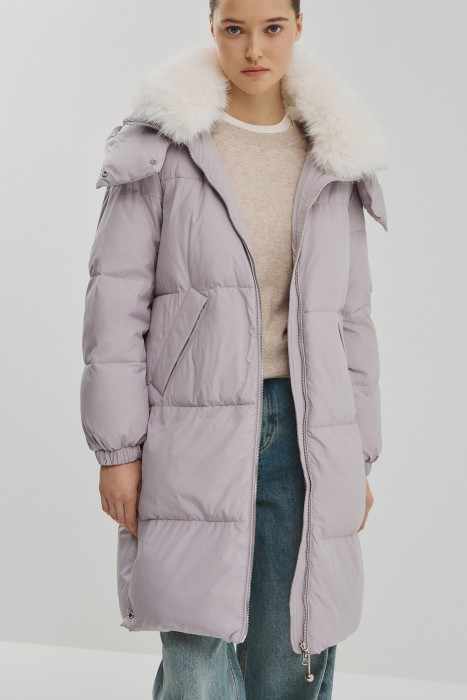 зимнее пальто с меховой отделкой от бренда снежная королева вид слева