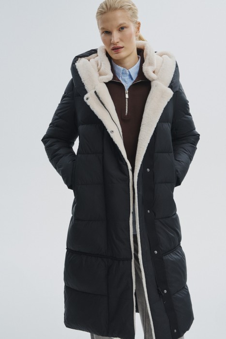 зимнее пальто с меховой отделкой от бренда снежная королева вид слева