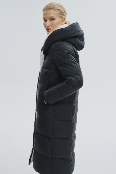 зимнее пальто с меховой отделкой по цене 9780 руб вид справа