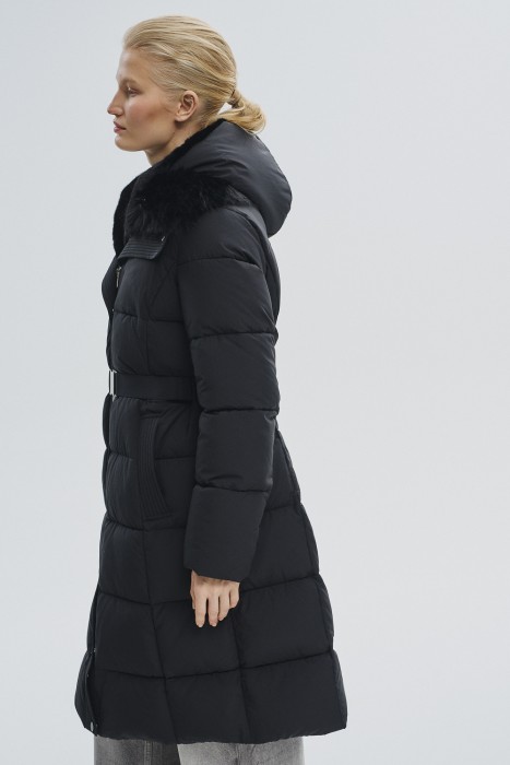 зимнее пальто с меховой отделкой из россии вид сбоку