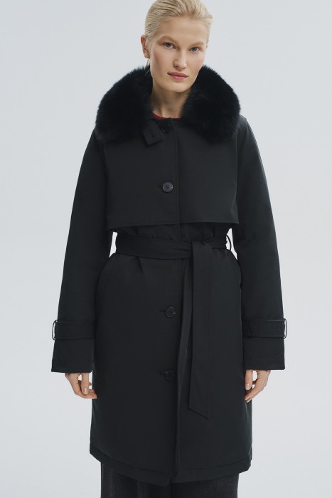 зимнее пальто с меховой отделкой от бренда снежная королева вид слева