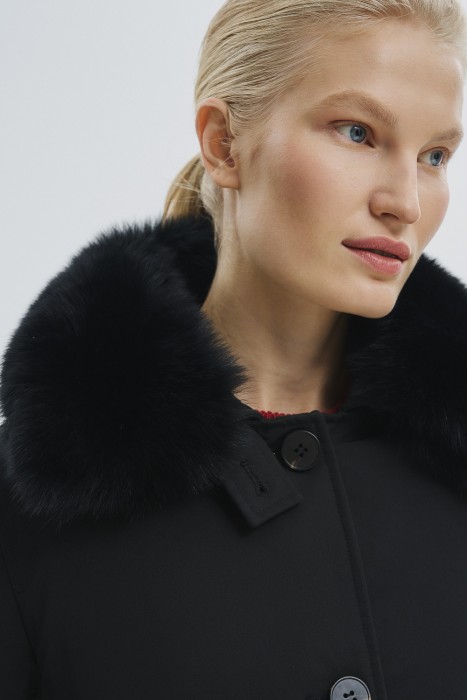 зимнее пальто с меховой отделкой из россии вид сбоку