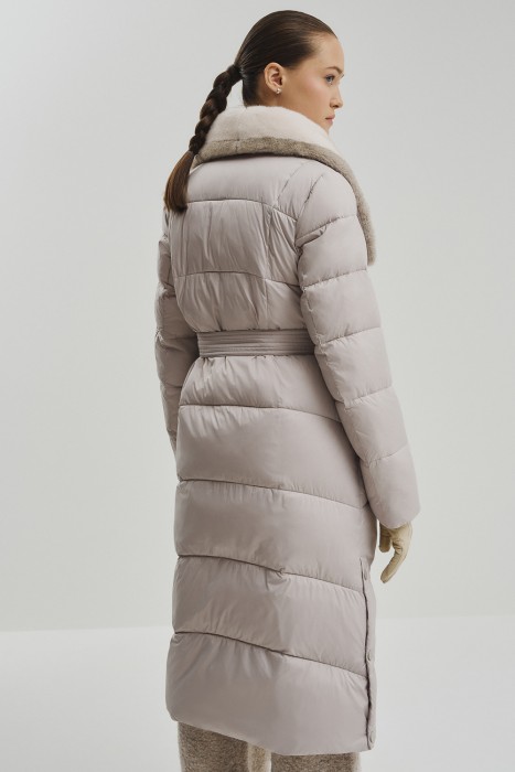 зимнее пальто с меховой отделкой по цене 8070 руб вид справа