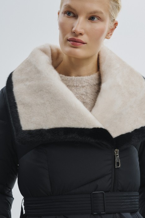 зимнее пальто с меховой отделкой из россии вид сбоку