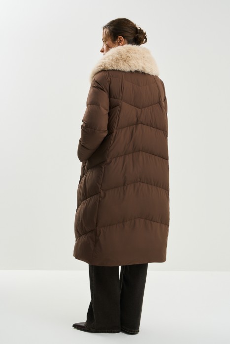 зимнее пальто с меховой отделкой по цене 8880 руб вид справа