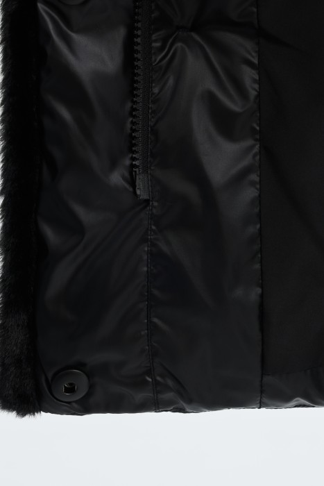 зимнее пальто с меховой отделкой из россии вид сбоку