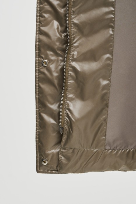 зимнее пальто с меховой отделкой из россии вид сбоку