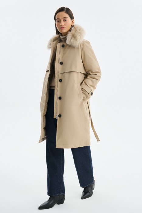 зимнее пальто с отделкой мехом песца от бренда снежная королева вид слева