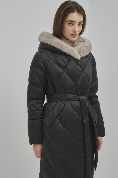 зимнее пальто с отделкой меховой тканью по цене 15080 руб вид справа