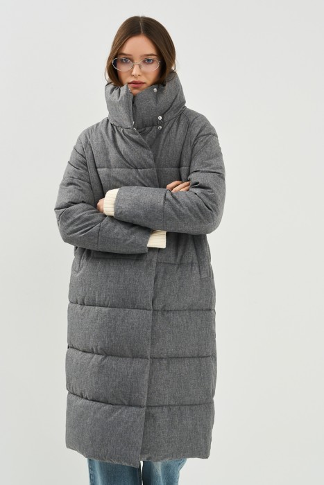 зимнее пальто с воротником-стойкой от бренда снежная королева вид слева