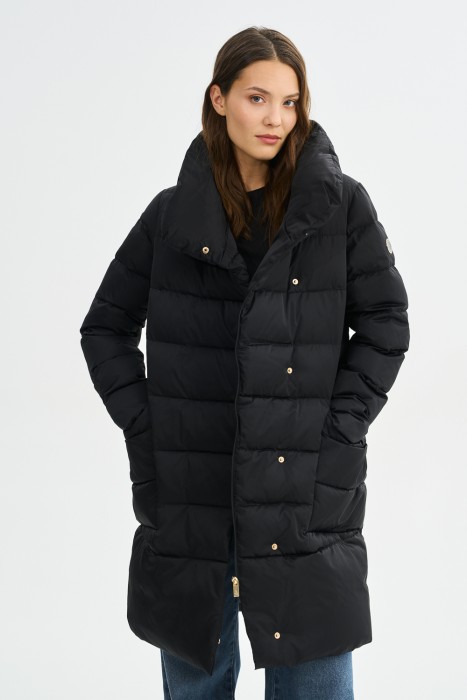 зимнее пальто от бренда снежная королева вид слева