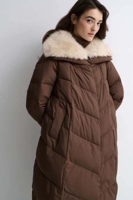 зимнее пальто от бренда снежная королева вид слева