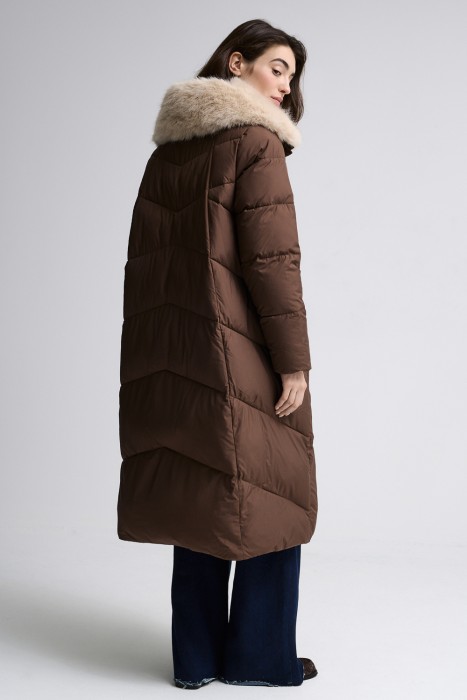 зимнее пальто по цене 8880 руб вид справа