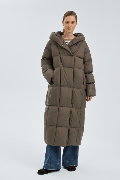 зимнее стеганое пальто с капюшоном от бренда снежная королева вид слева