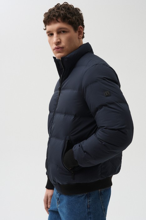 зимний бомбер по цене 8880 руб вид справа