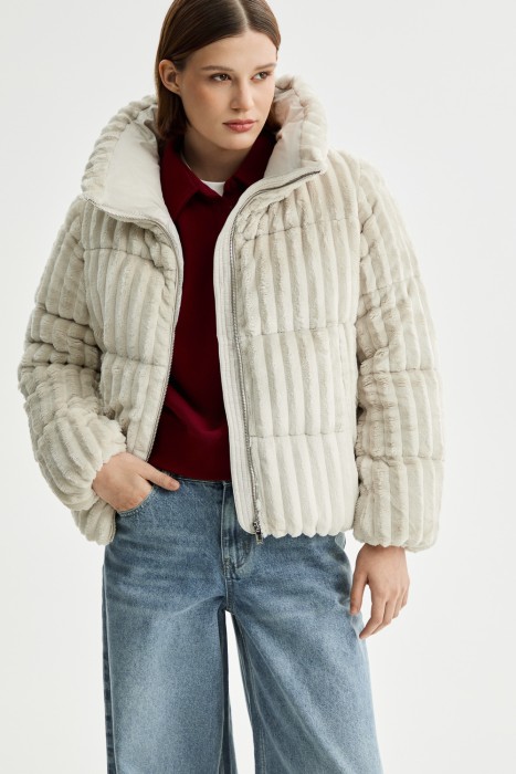 зимняя куртка из фактурного трикотажа 781722003 фотография