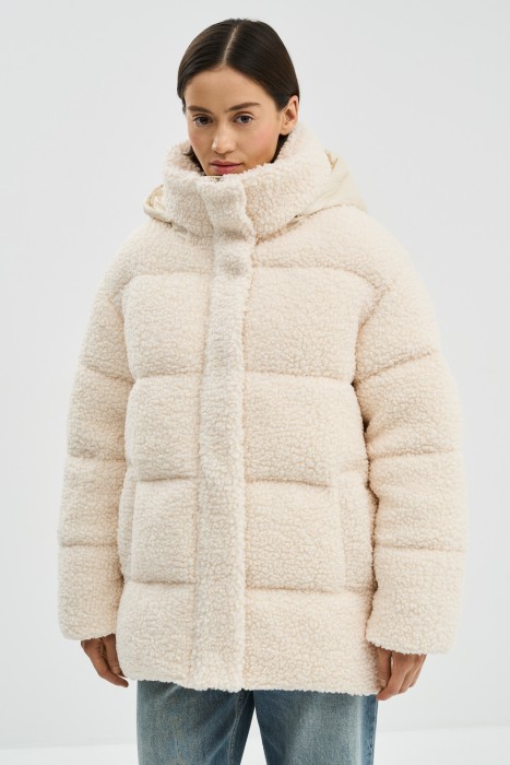 зимняя куртка из трикотажа букле от бренда снежная королева вид слева