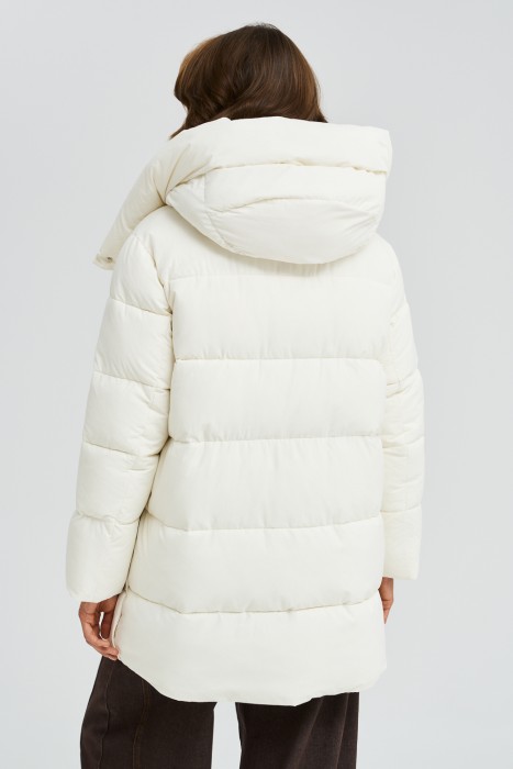 зимняя куртка с капюшоном и меховой отделкой по цене 12390 руб вид справа