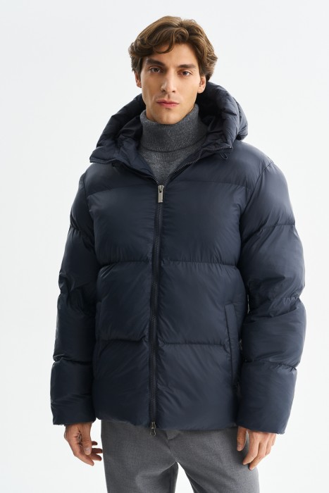 зимняя куртка с капюшоном от бренда снежная королева вид слева