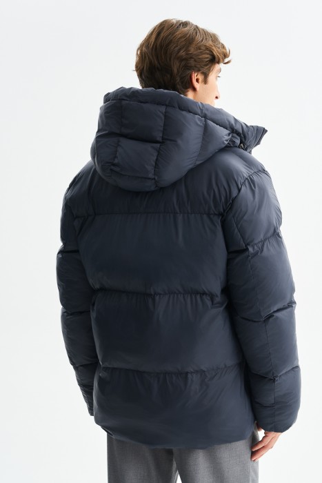 зимняя куртка с капюшоном по цене 2680 руб вид справа