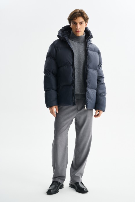 зимняя куртка с капюшоном из россии вид сбоку