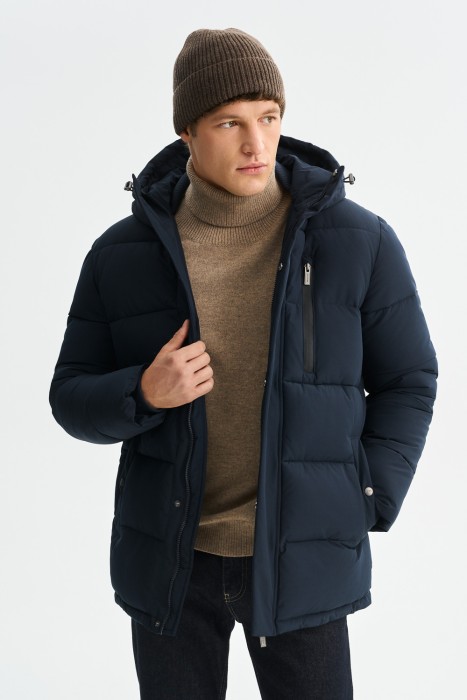 зимняя куртка с капюшоном от бренда снежная королева вид слева