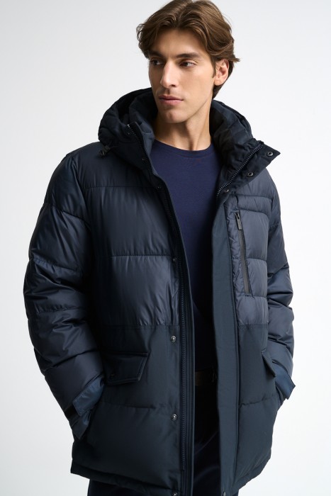 зимняя куртка с капюшоном от бренда снежная королева вид слева