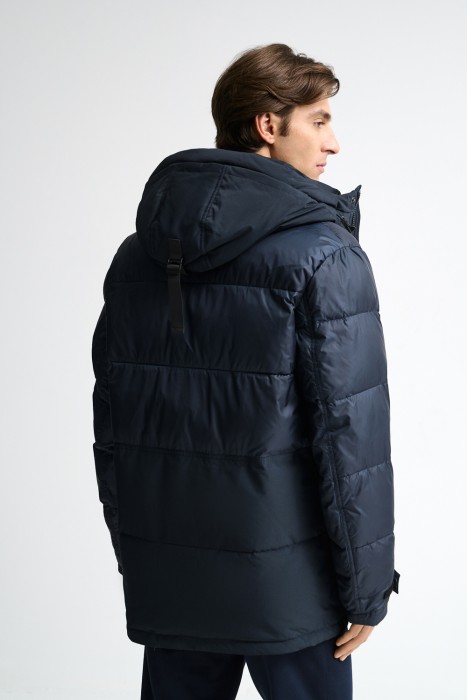 зимняя куртка с капюшоном по цене 4880 руб вид справа