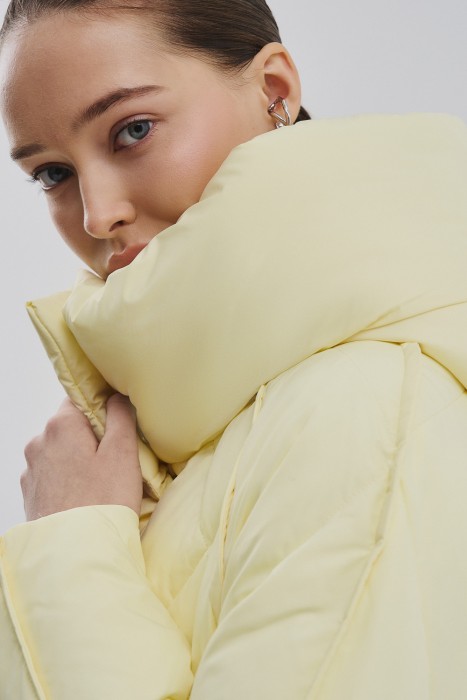 зимняя куртка с капюшоном по цене 7080 руб вид справа