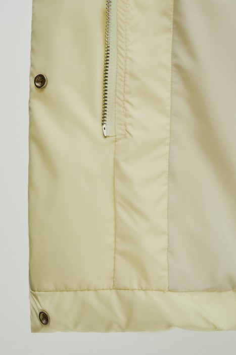 зимняя куртка с капюшоном из россии вид сбоку