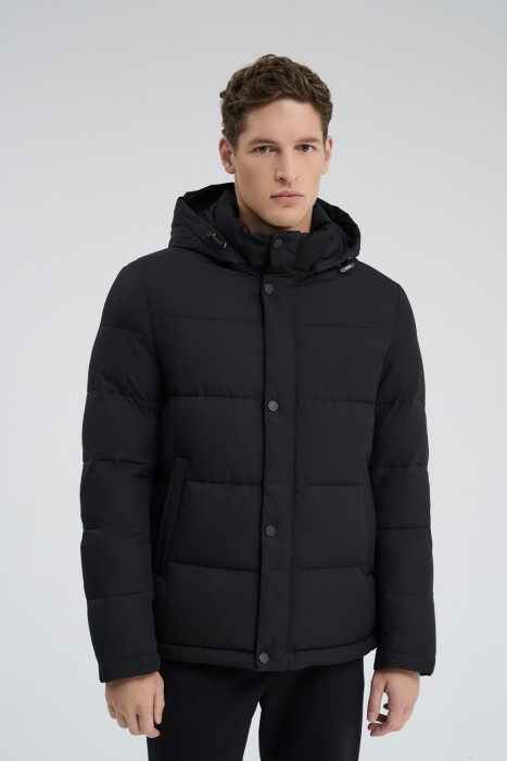 зимняя куртка с капюшоном от бренда снежная королева вид слева